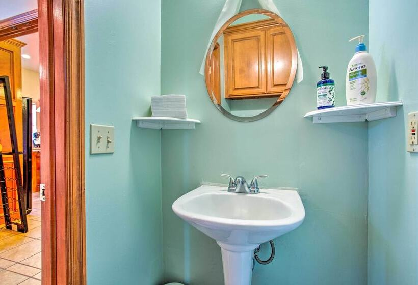 Spacious Oklahoma Country Estate On 2 Acres!