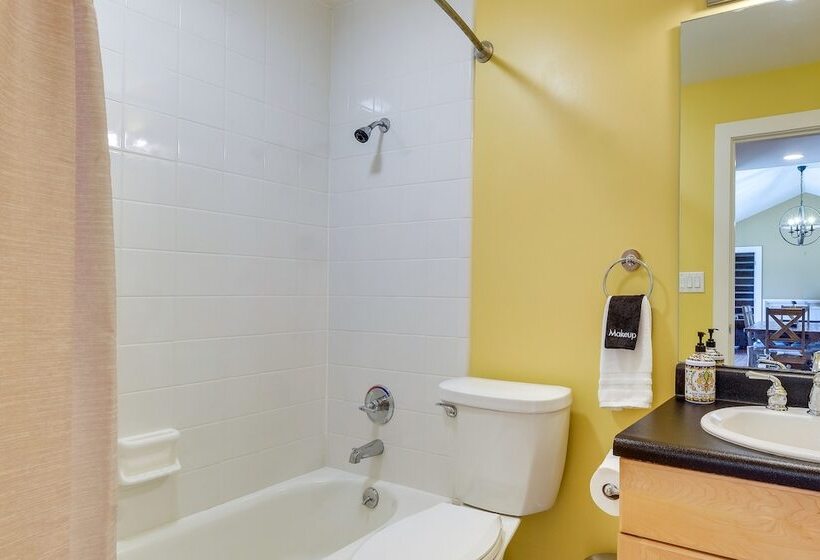 Spacious Prospect Cottage W/ Deck & Scenic Views