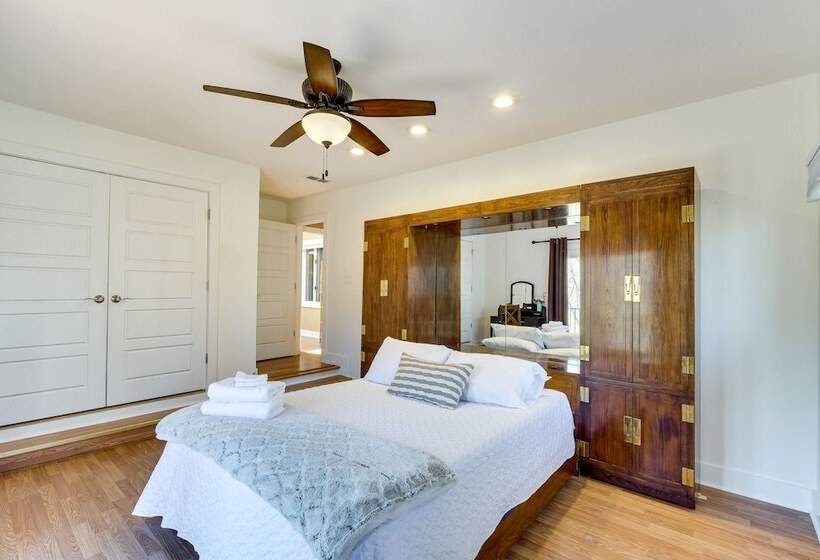 Spacious Prospect Cottage W/ Deck & Scenic Views