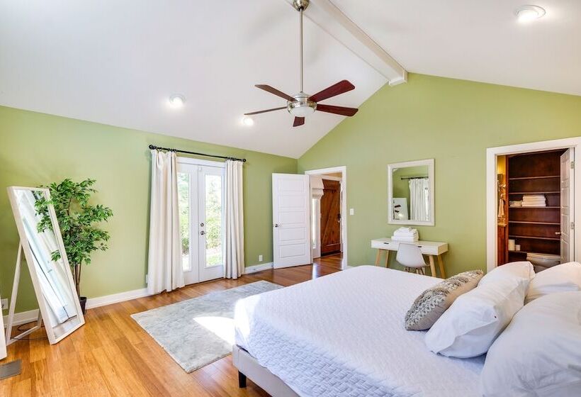 Spacious Prospect Cottage W/ Deck & Scenic Views