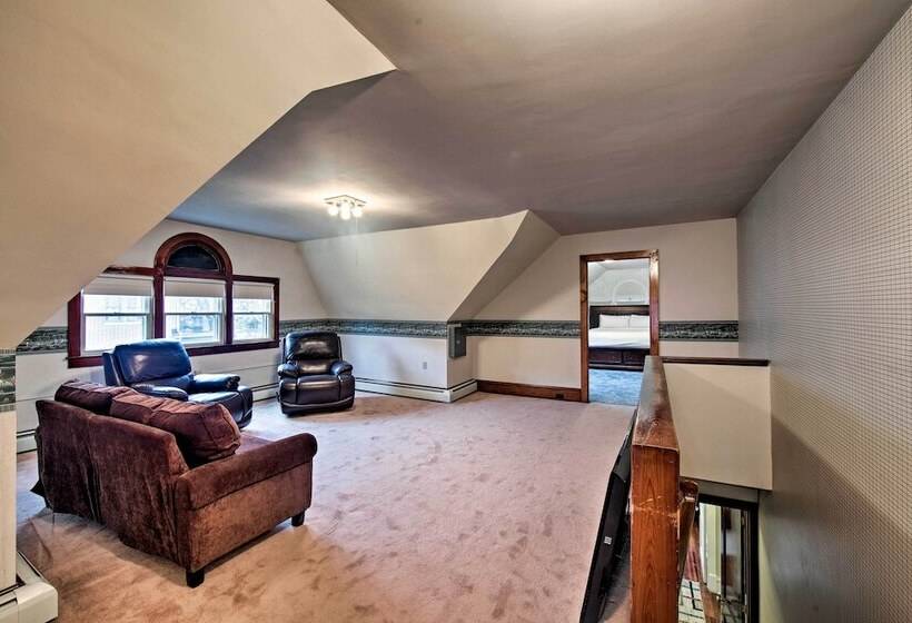 Spacious Reading Home W/ Patio   2 Miles To Pagoda