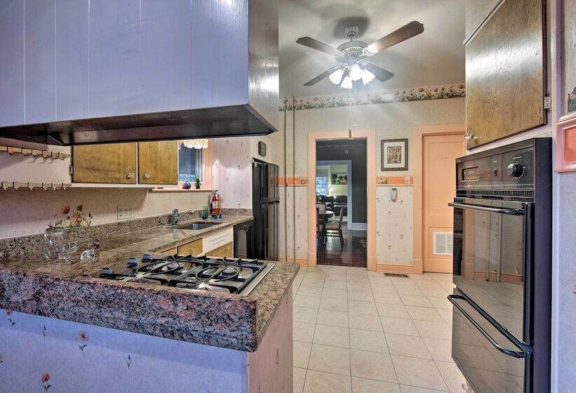 Spacious Reading Home W/ Patio   2 Miles To Pagoda