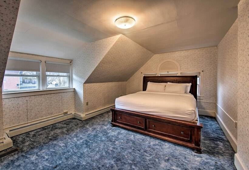 Spacious Reading Home W/ Patio   2 Miles To Pagoda