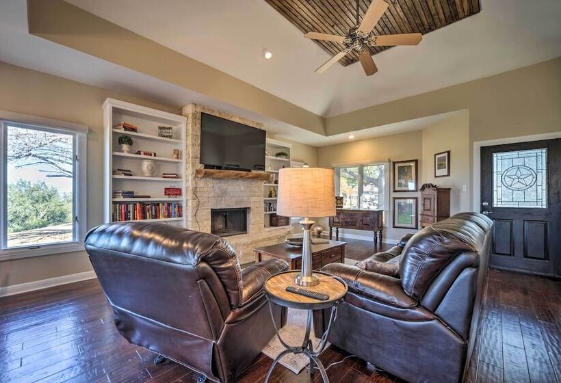 Spacious Spicewood Cottage, Close To Golfing!