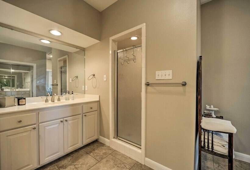 Spacious Spicewood Cottage, Close To Golfing!