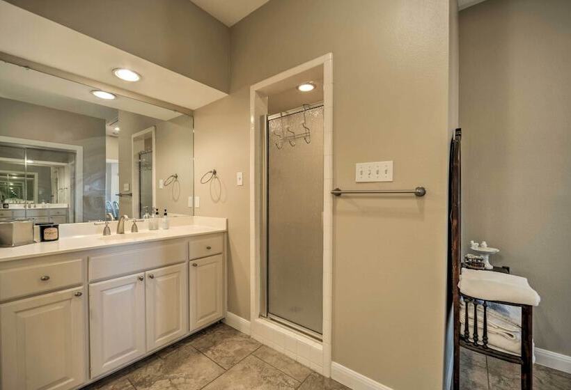 Spacious Spicewood Cottage, Close To Golfing!