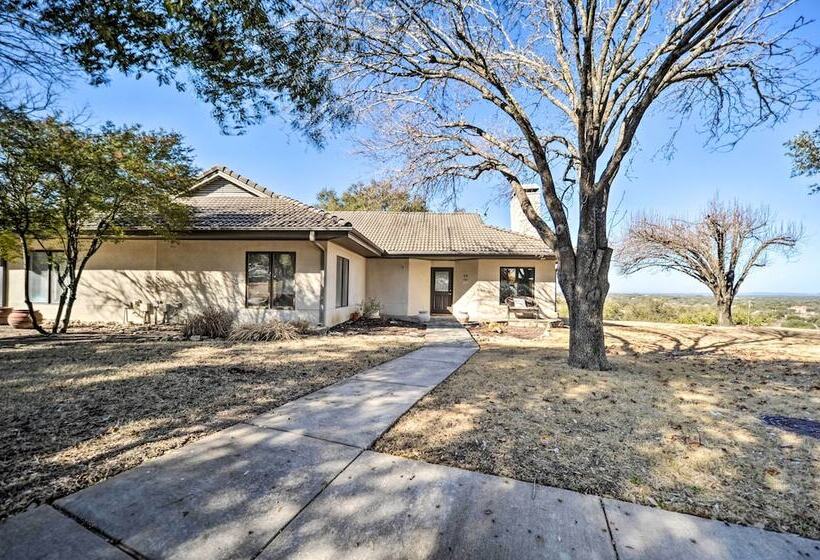 Spacious Spicewood Cottage, Close To Golfing!