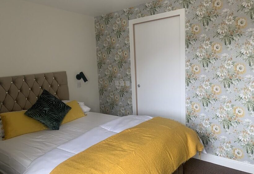 Stag & Thistle Hotel And Restaurant