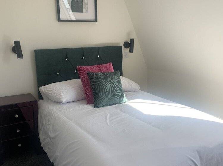 Stag & Thistle Hotel And Restaurant