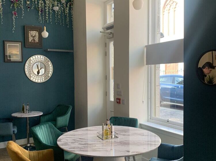 Stag & Thistle Hotel And Restaurant