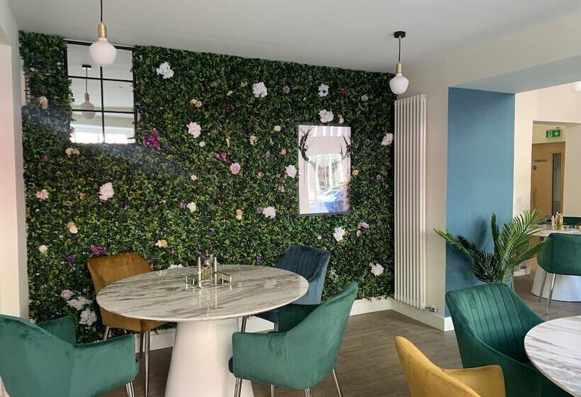 Stag & Thistle Hotel And Restaurant