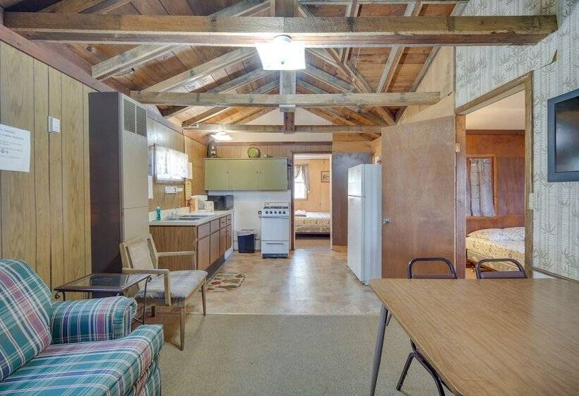 Stone Lake Cabin W/ Private Deck & Fire Pit!