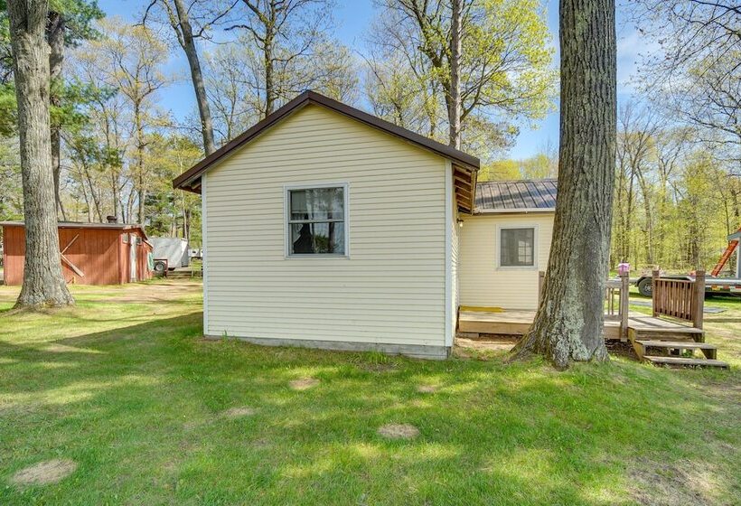 Stone Lake Cabin W/ Private Deck & Fire Pit!