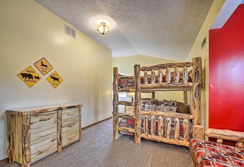 Strawberry Plains Cabin: Private Pond & Game Room!