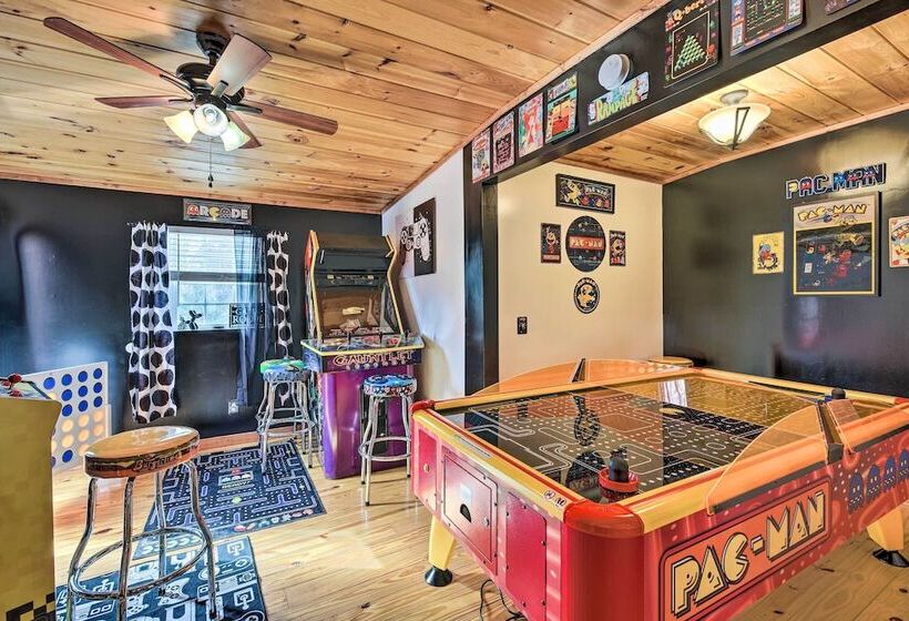 Strawberry Plains Cabin: Private Pond & Game Room!