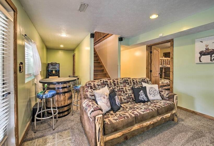 Strawberry Plains Cabin: Private Pond & Game Room!