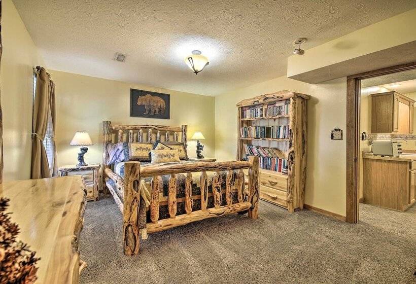 Strawberry Plains Cabin: Private Pond & Game Room!