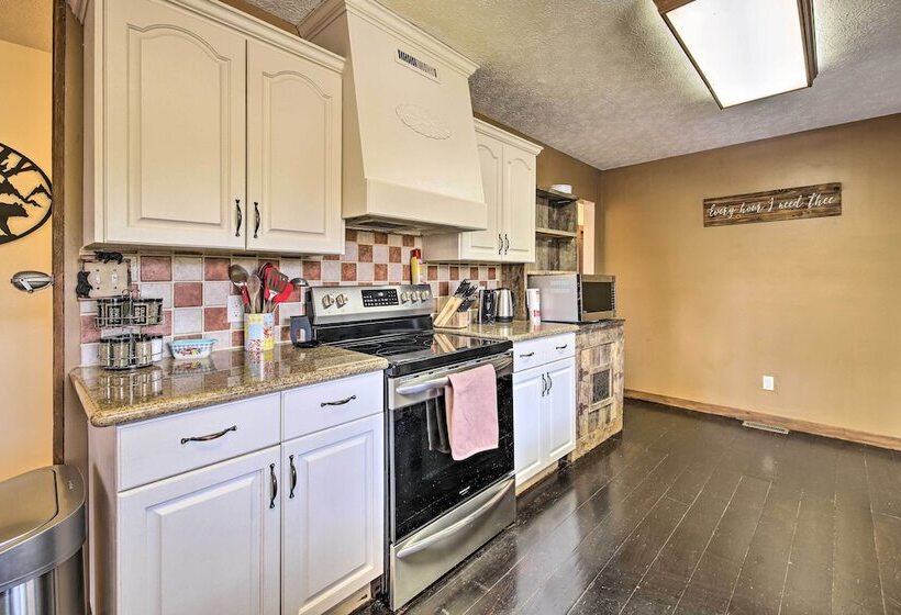 Strawberry Plains Cabin: Private Pond & Game Room!