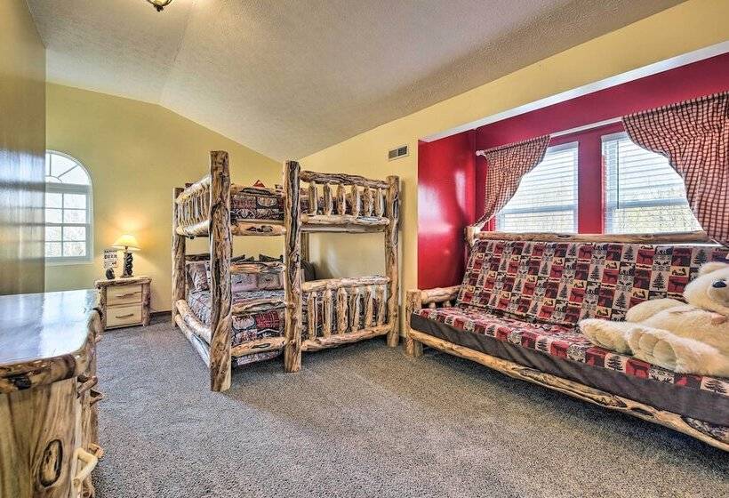 Strawberry Plains Cabin: Private Pond & Game Room!