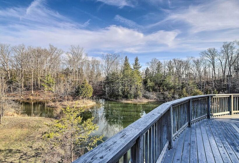 Strawberry Plains Cabin: Private Pond & Game Room!