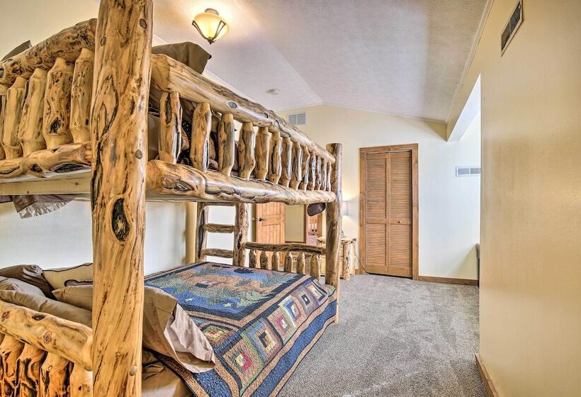 Strawberry Plains Cabin: Private Pond & Game Room!