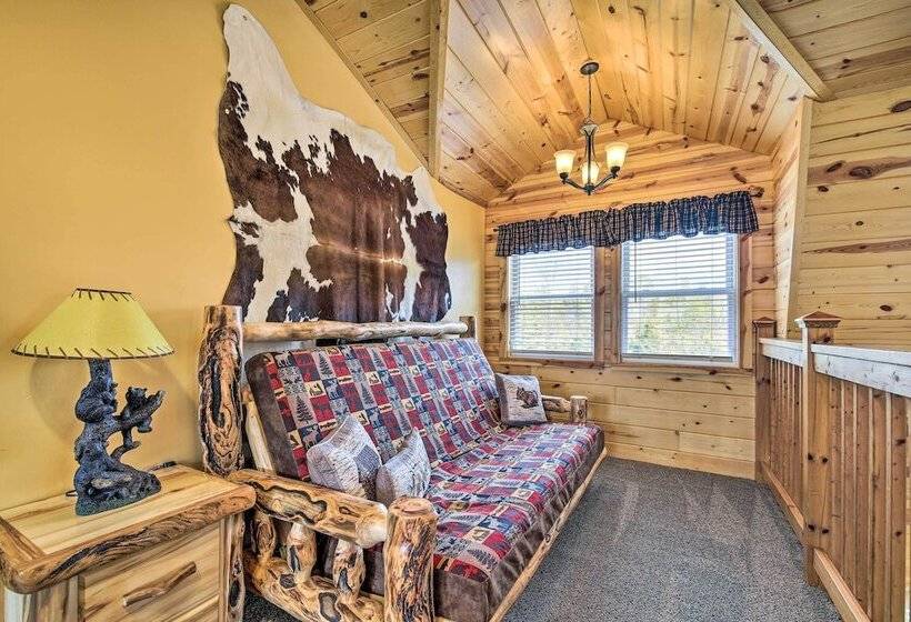 Strawberry Plains Cabin: Private Pond & Game Room!