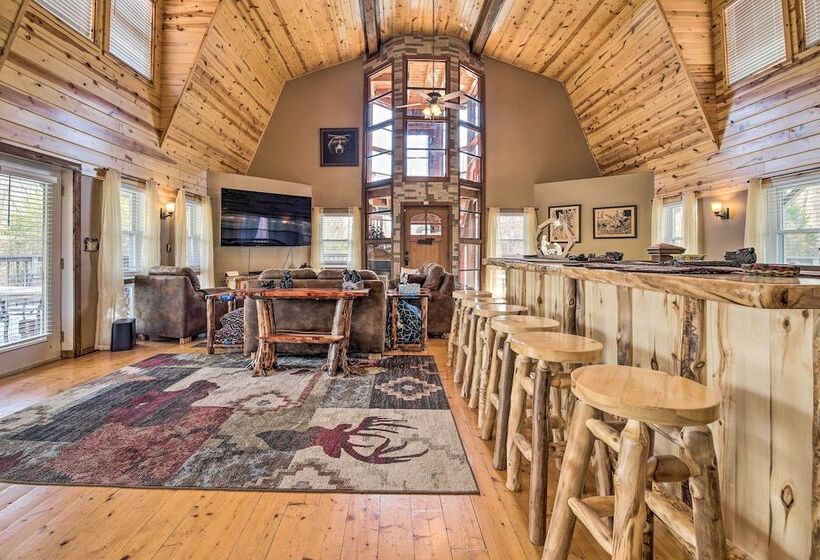 Strawberry Plains Cabin: Private Pond & Game Room!