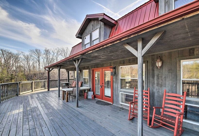 Strawberry Plains Cabin: Private Pond & Game Room!