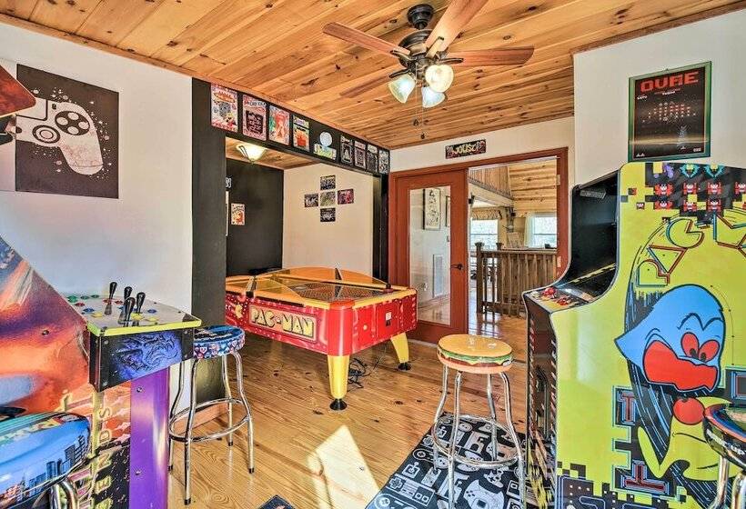 Strawberry Plains Cabin: Private Pond & Game Room!