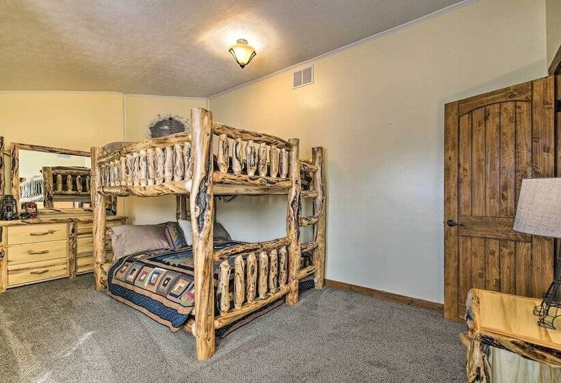 Strawberry Plains Cabin: Private Pond & Game Room!