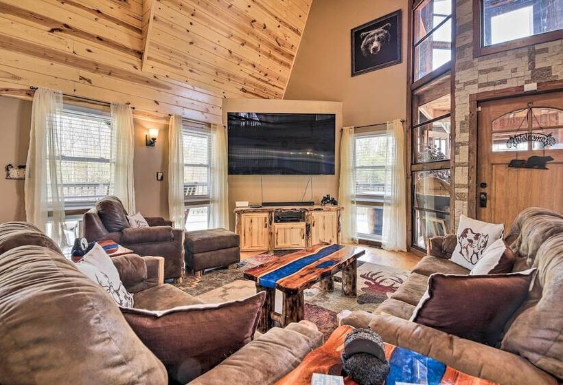 Strawberry Plains Cabin: Private Pond & Game Room!