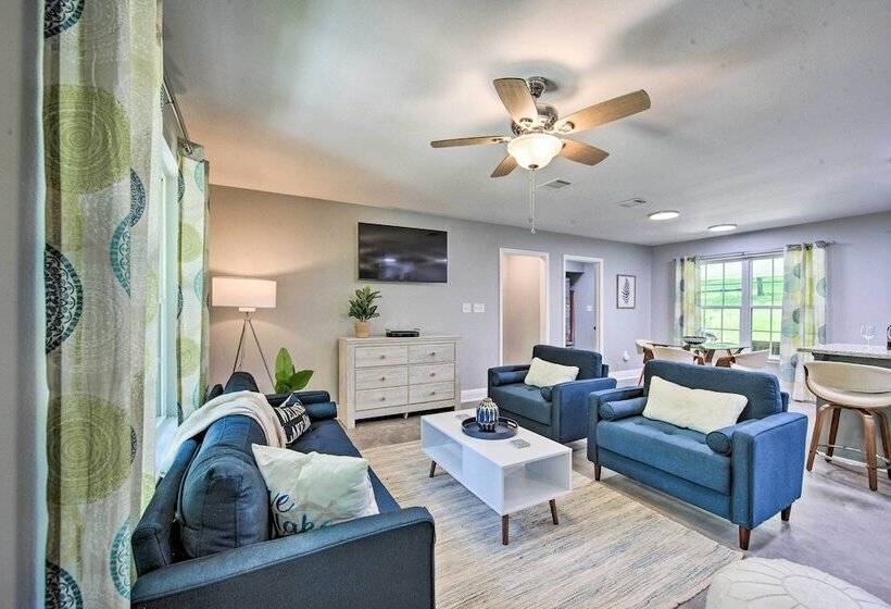 Stunning Avinger Retreat On Lake O  The Pines