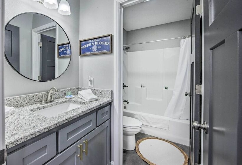 Stunning Avinger Retreat On Lake O  The Pines