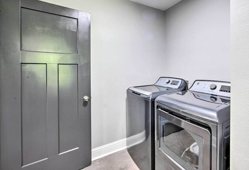 Stunning Avinger Retreat On Lake O  The Pines