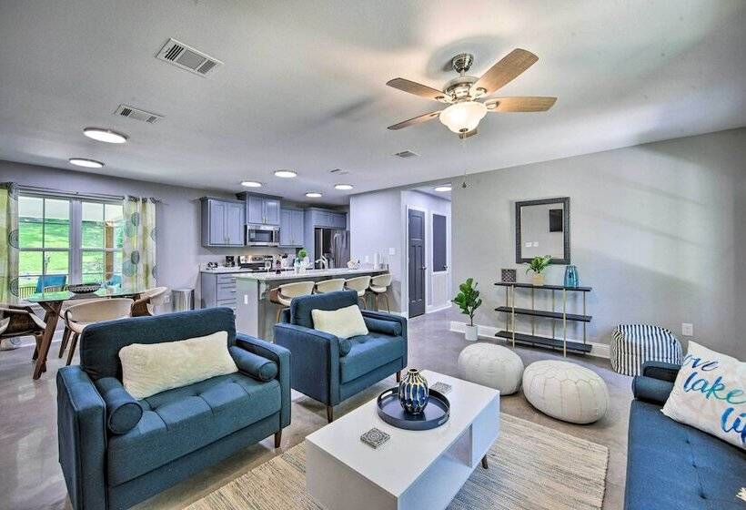 Stunning Avinger Retreat On Lake O  The Pines