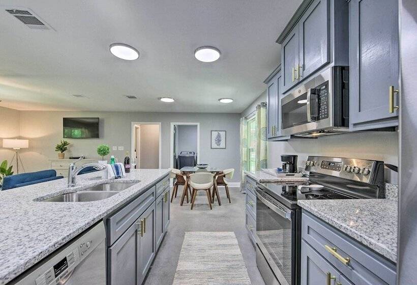 Stunning Avinger Retreat On Lake O  The Pines