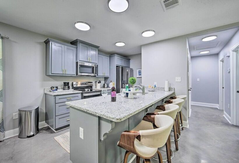 Stunning Avinger Retreat On Lake O  The Pines