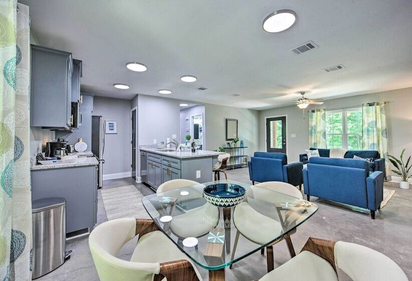 Stunning Avinger Retreat On Lake O  The Pines