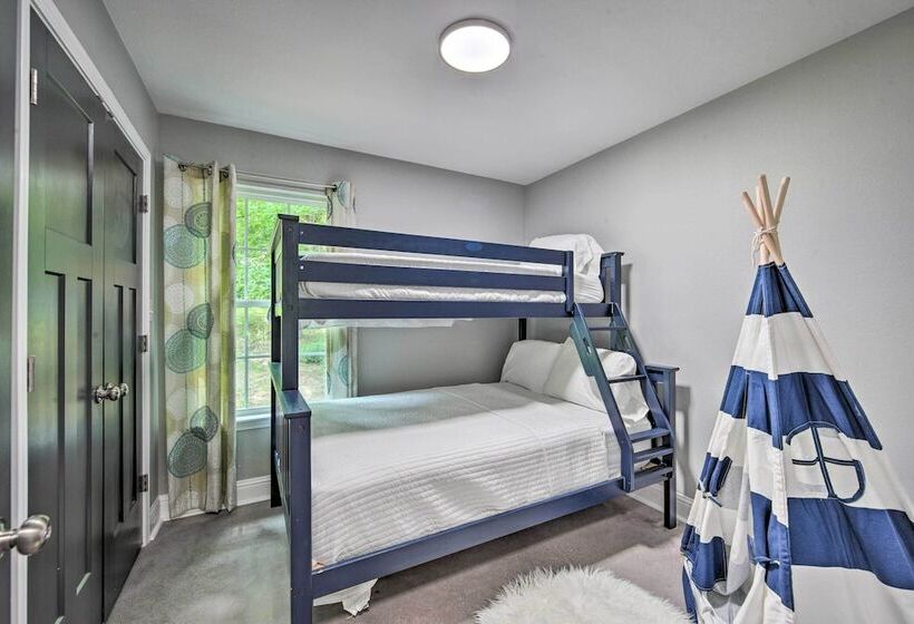 Stunning Avinger Retreat On Lake O  The Pines