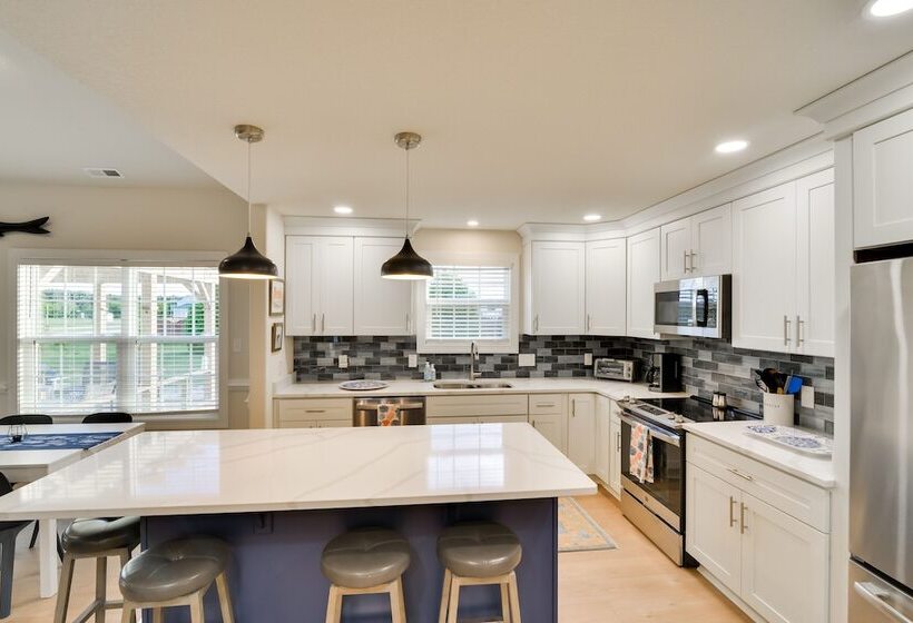 Stunning Cape Charles Retreat ~ 1 Mi To Beach