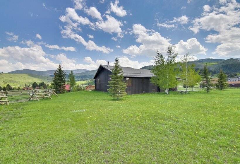 Stunning Gallatin Gateway Mountain Retreat!