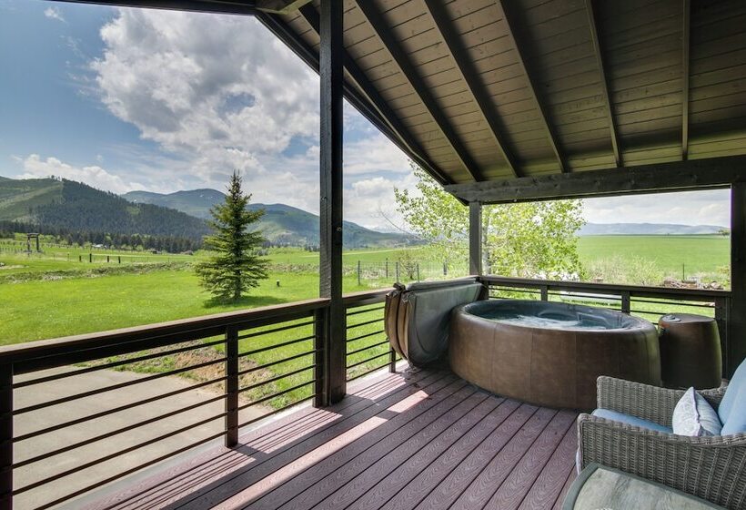 Stunning Gallatin Gateway Mountain Retreat!