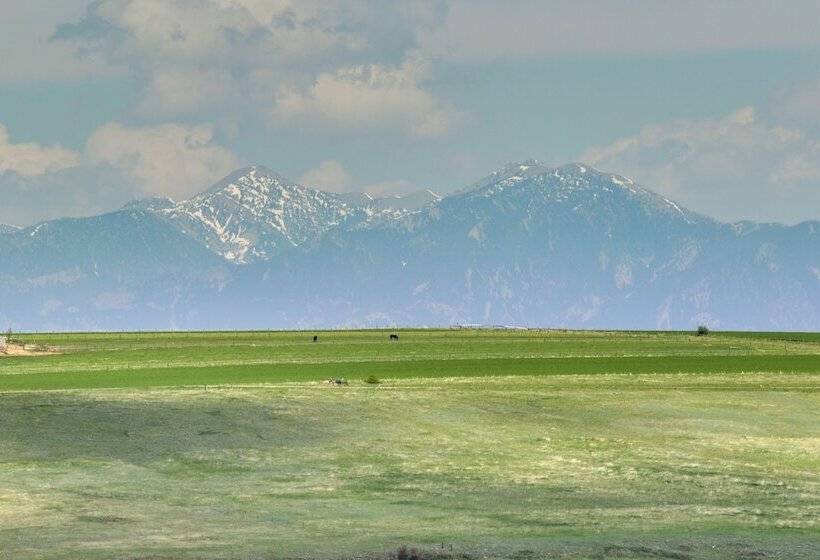 Stunning Gallatin Gateway Mountain Retreat!