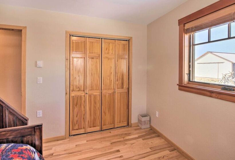 Stunning Gallatin Gateway Mountain Retreat!