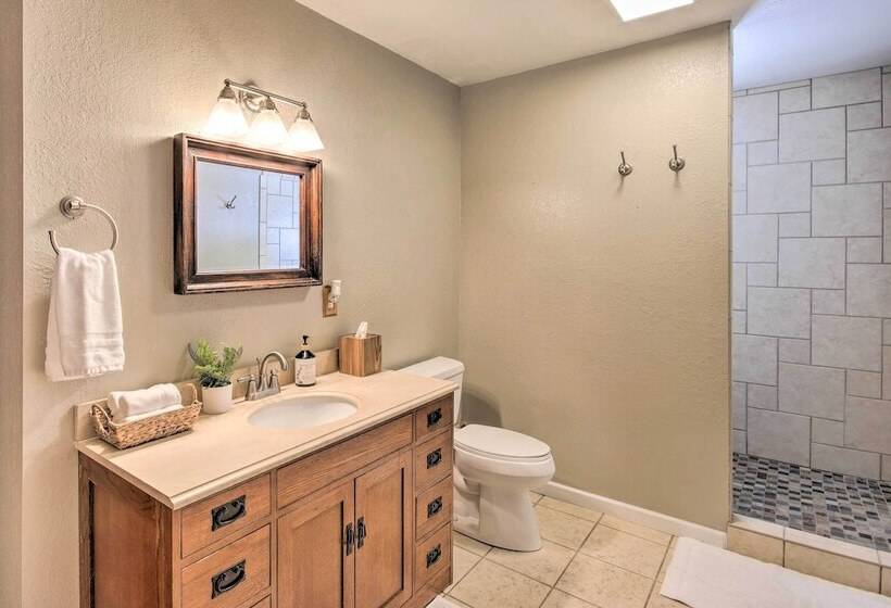 Stunning Gallatin Gateway Mountain Retreat!