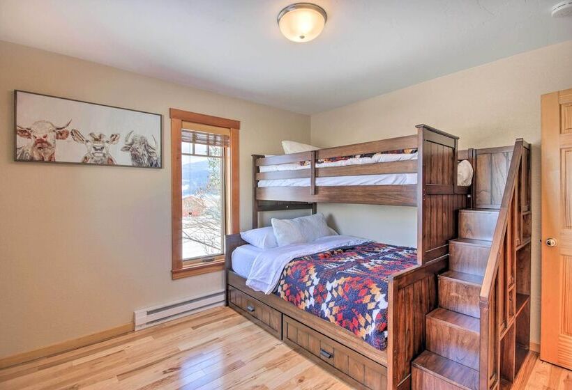 Stunning Gallatin Gateway Mountain Retreat!