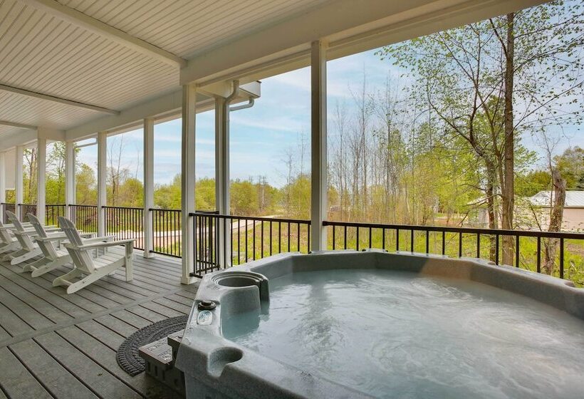 Suttons Bay Home W/ Fire Pit & Lake Views!