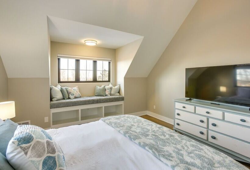 Suttons Bay Home W/ Fire Pit & Lake Views!