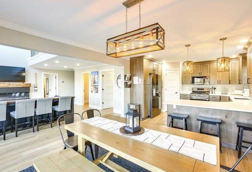 Suttons Bay Home W/ Fire Pit & Lake Views!