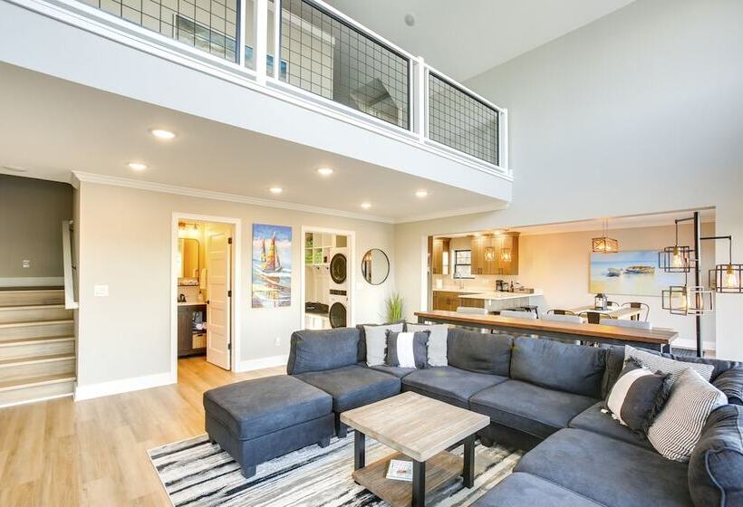 Suttons Bay Home W/ Fire Pit & Lake Views!